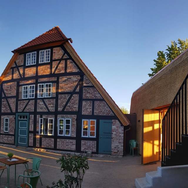 Fachwerkhaus mit Backstein und dunklen Balken